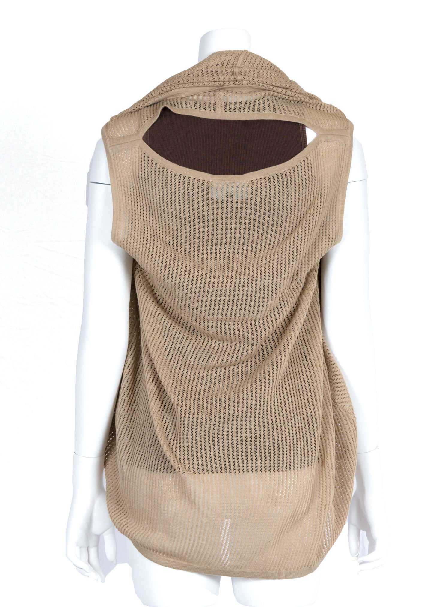 Open back hole can be concealed or left open for more air flow and for babywearing